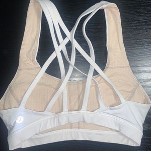 Lululemon sports bra in size small with a green color in very high quality